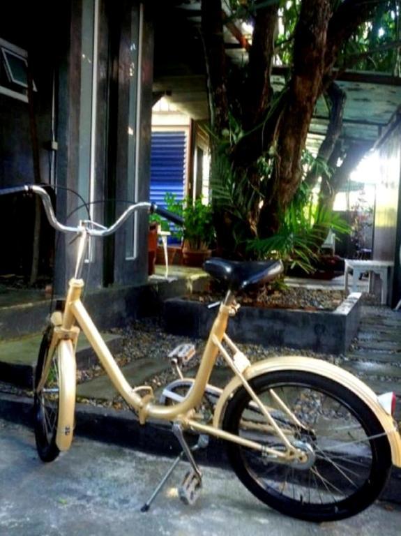 The Old Car Guesthouse Chiang Mai Buitenkant foto