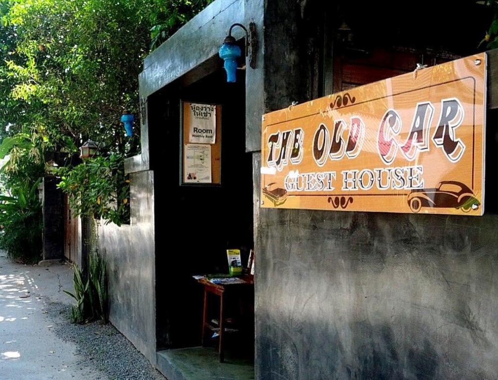 The Old Car Guesthouse Chiang Mai Buitenkant foto