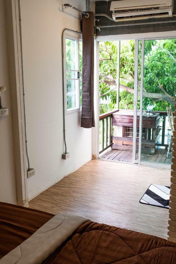 The Old Car Guesthouse Chiang Mai Buitenkant foto